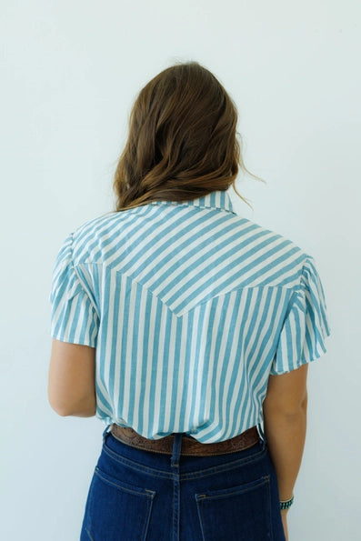 Stripe Flutter Sleeve Pearl Snap - Blue